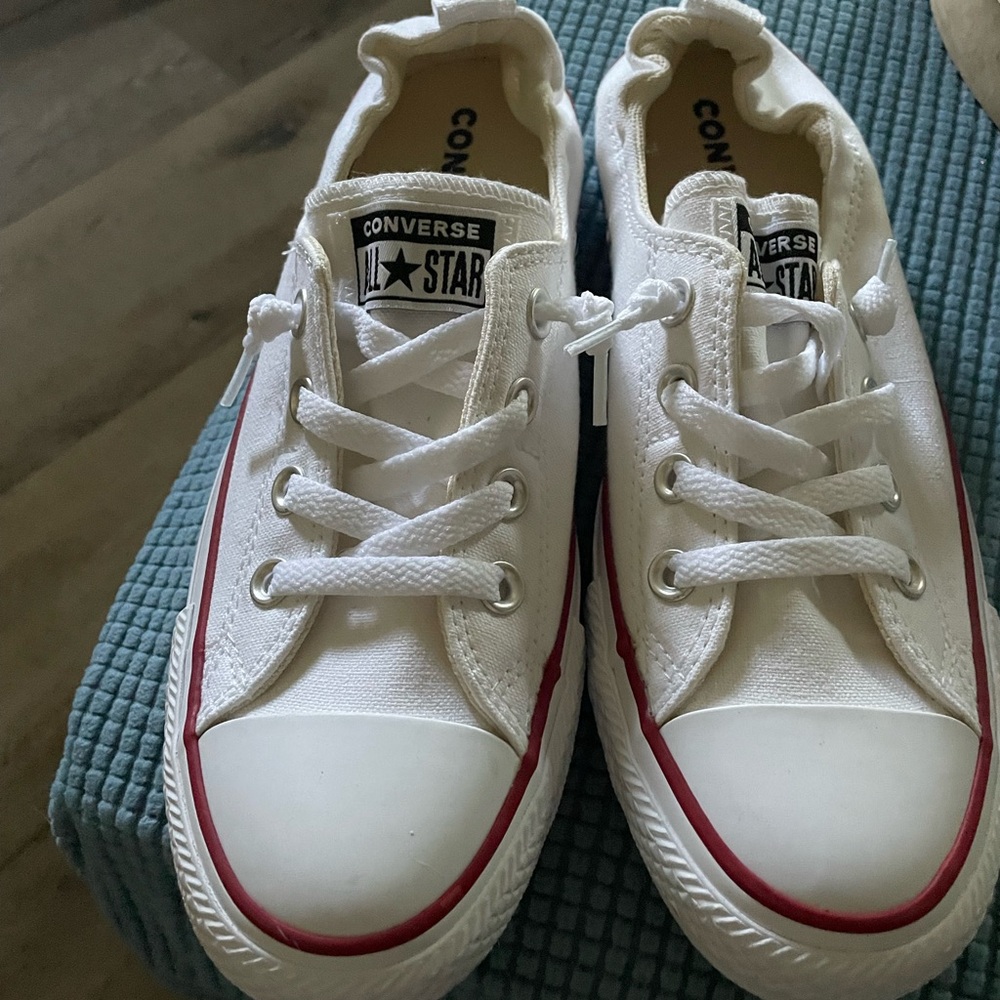 Converse All Star low tops in classic white with red trim!